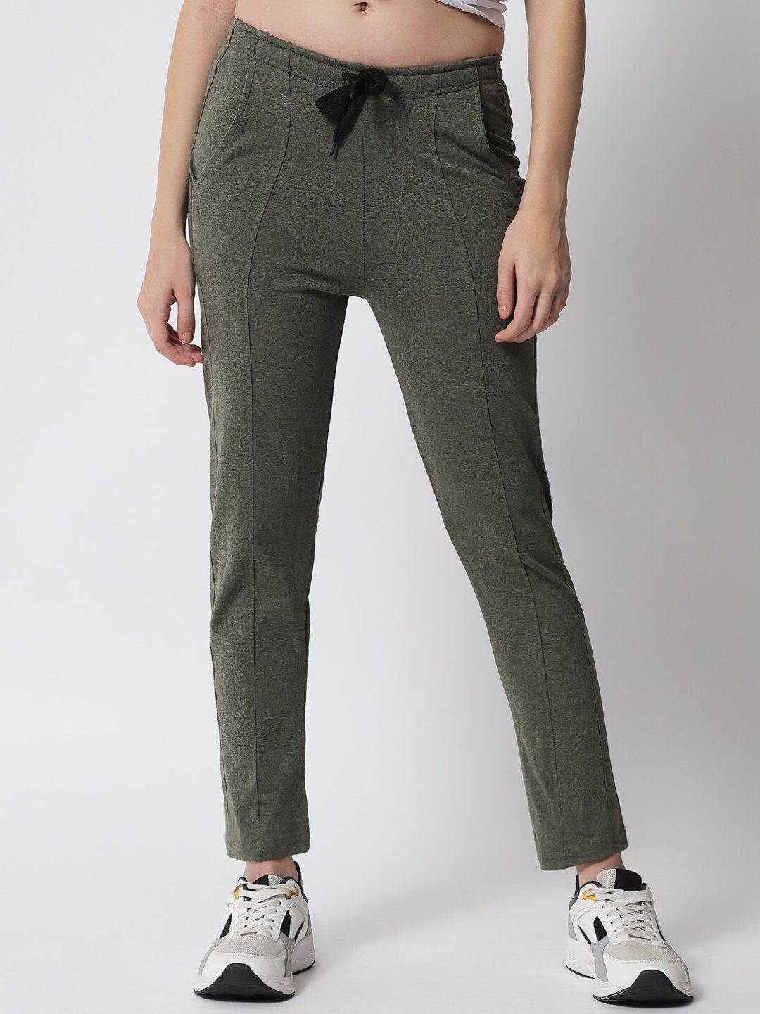 

Q-rious Women Olive-Green Solid Pure Cotton Track Pant