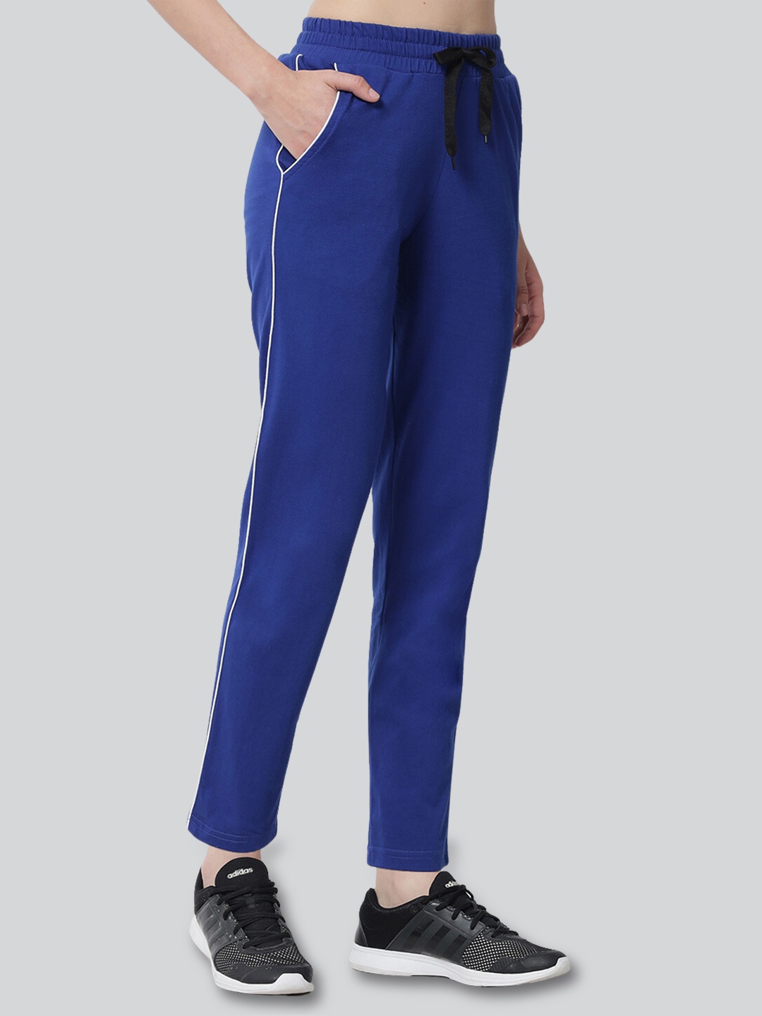 

Q-rious Women Blue Solid Cotton Track Pants