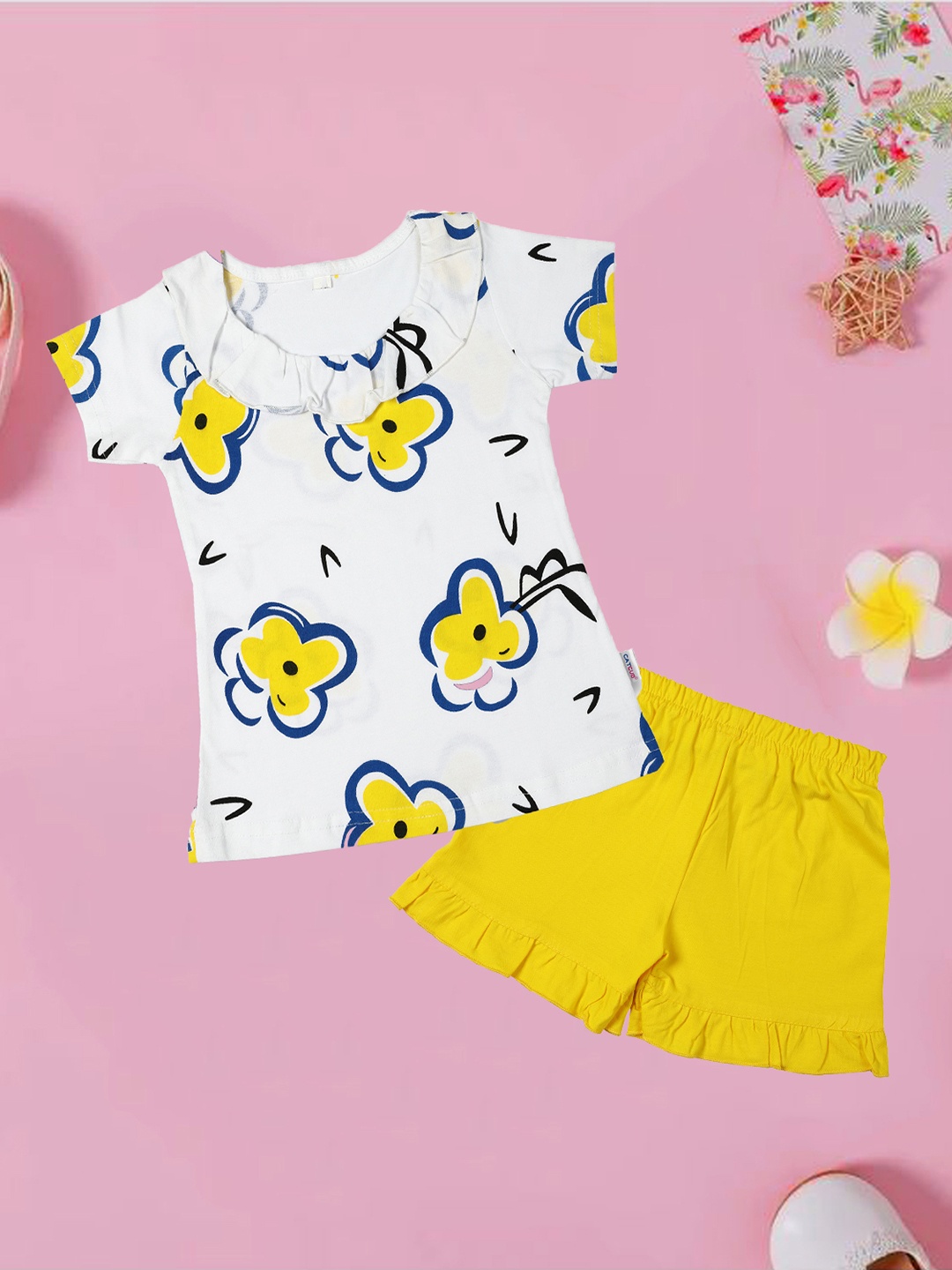 

CATCUB Girls Yellow & White Printed Top with Shorts