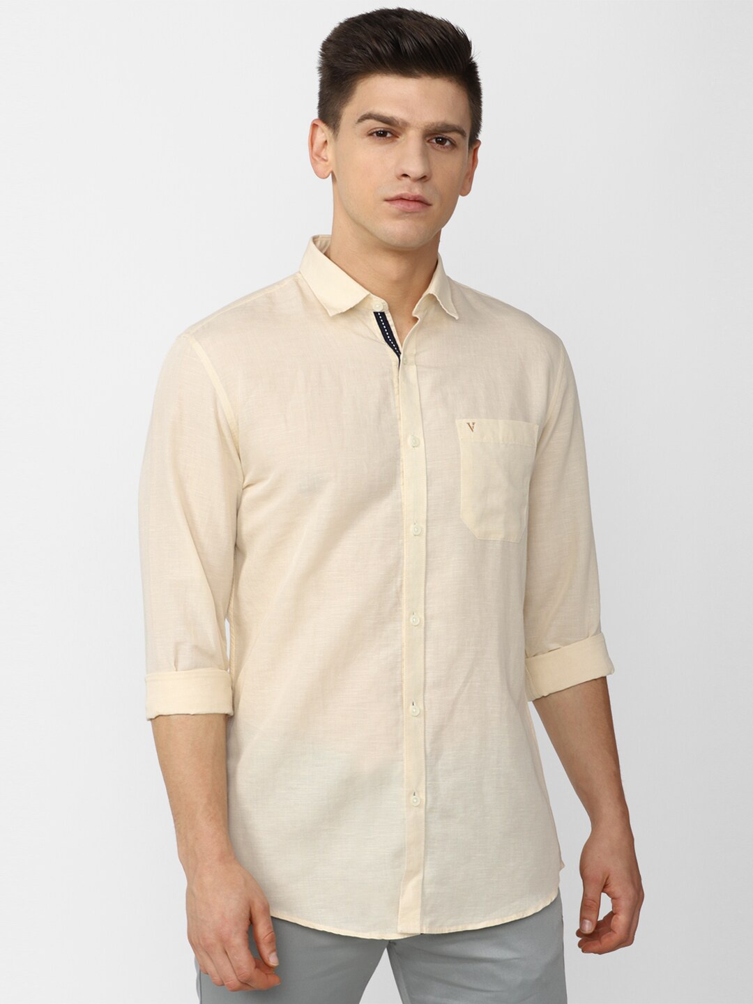 

Van Heusen Sport Men Cream-Coloured Soild Slim Fit Casual Shirt