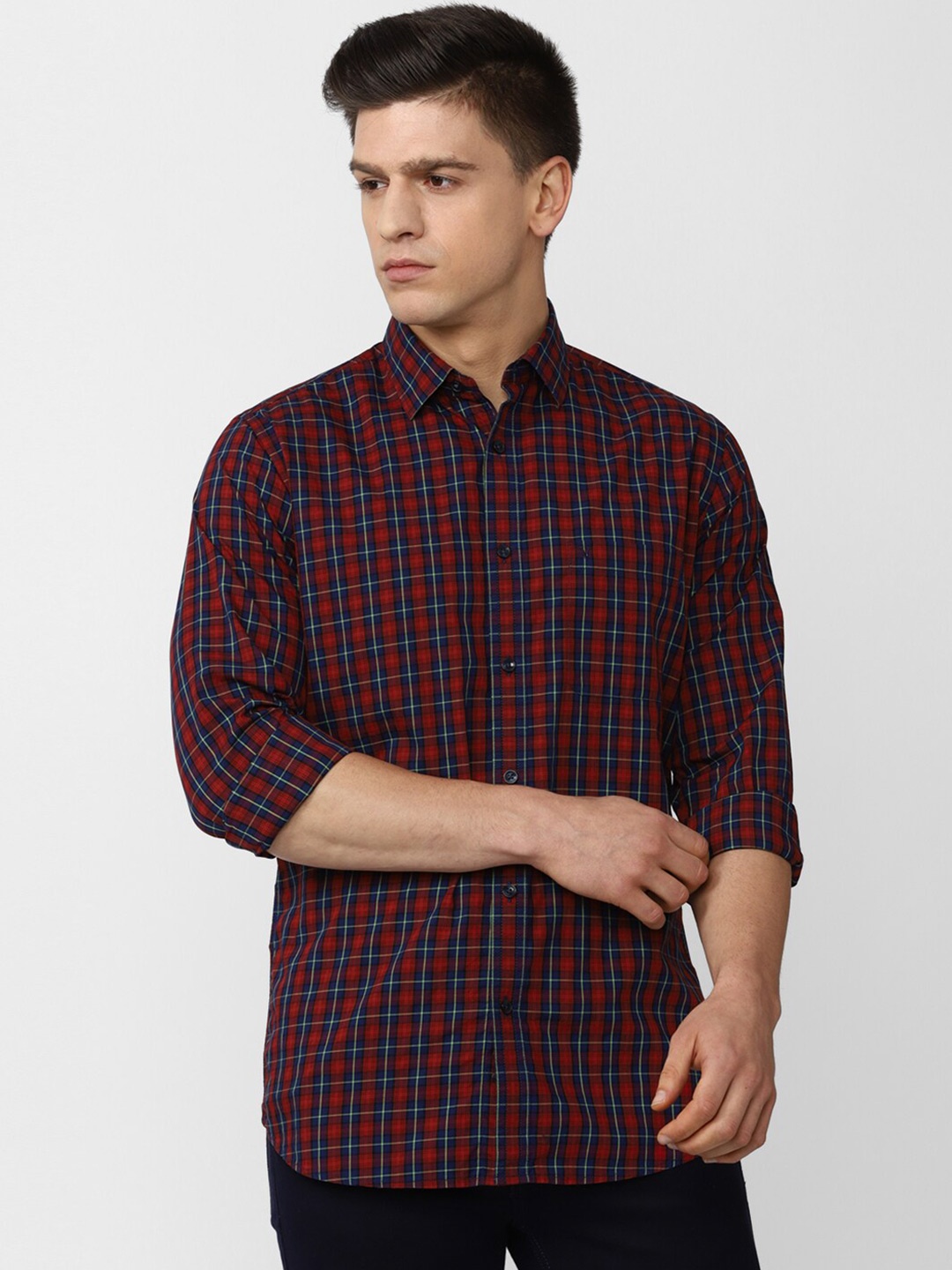 

Van Heusen Sport Men Red Slim Fit Checked Casual Shirt