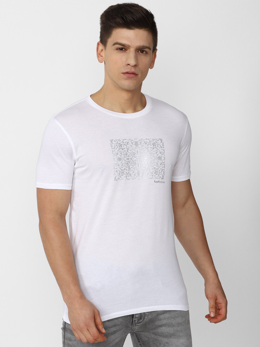 

V Dot Men White Floral Printed Cotton Slim Fit T-shirt