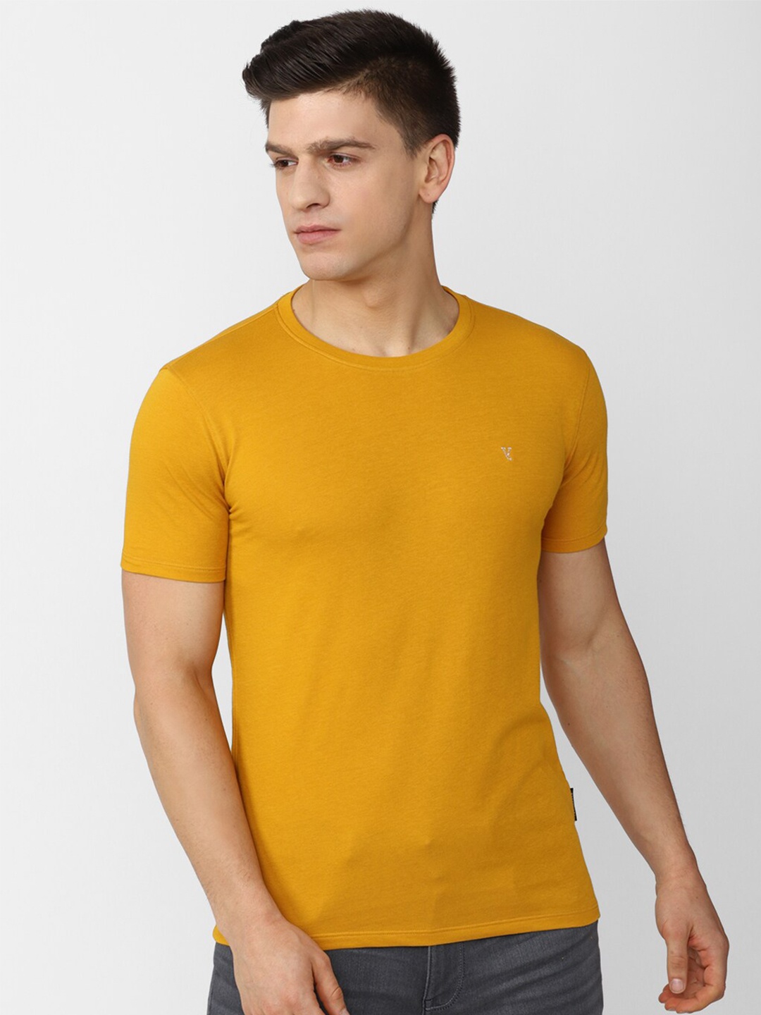 

V Dot Men Yellow Slim Fit T-shirt