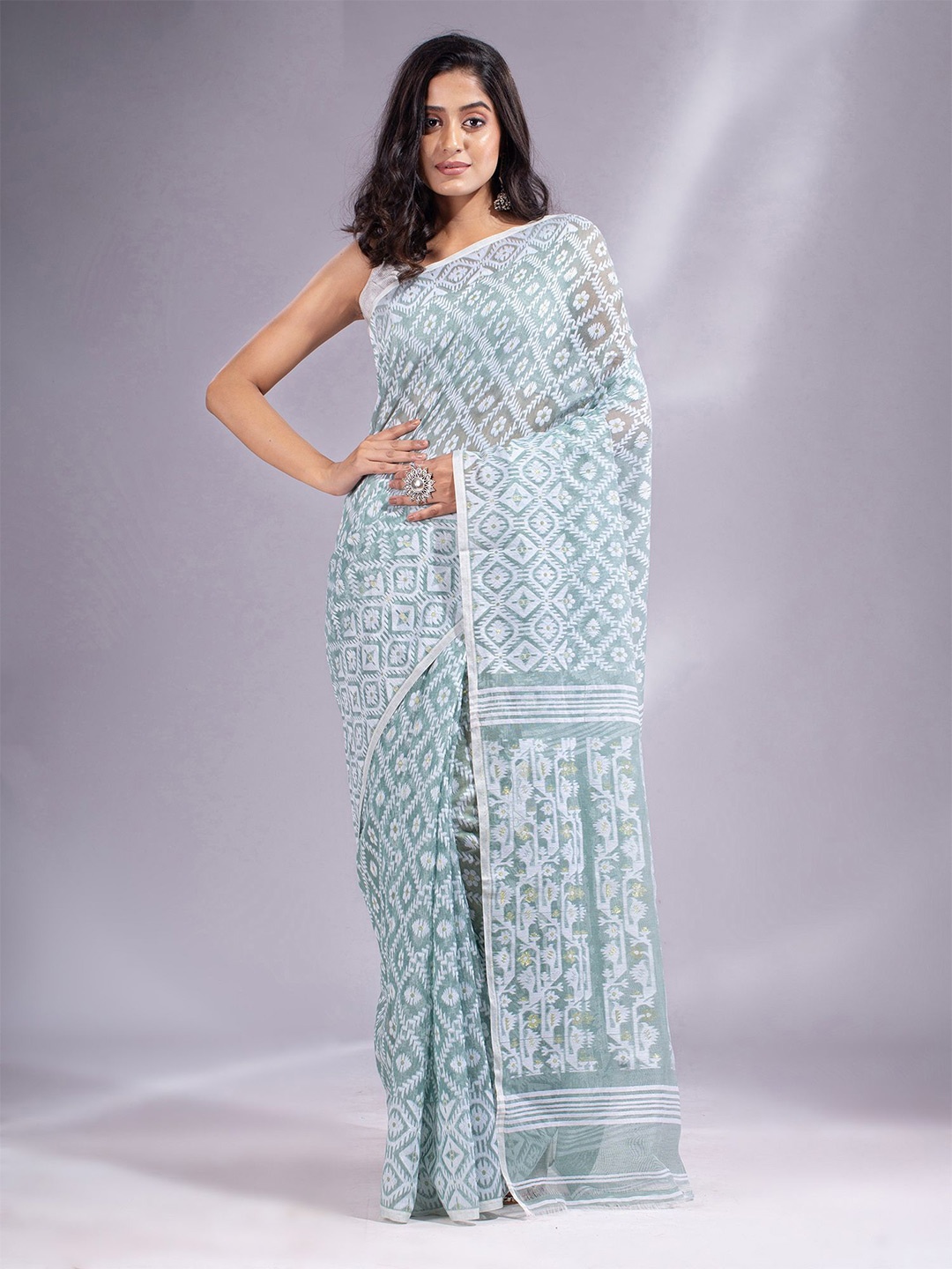 

Charukriti Green & White Woven Design Silk Cotton Jamdani Saree