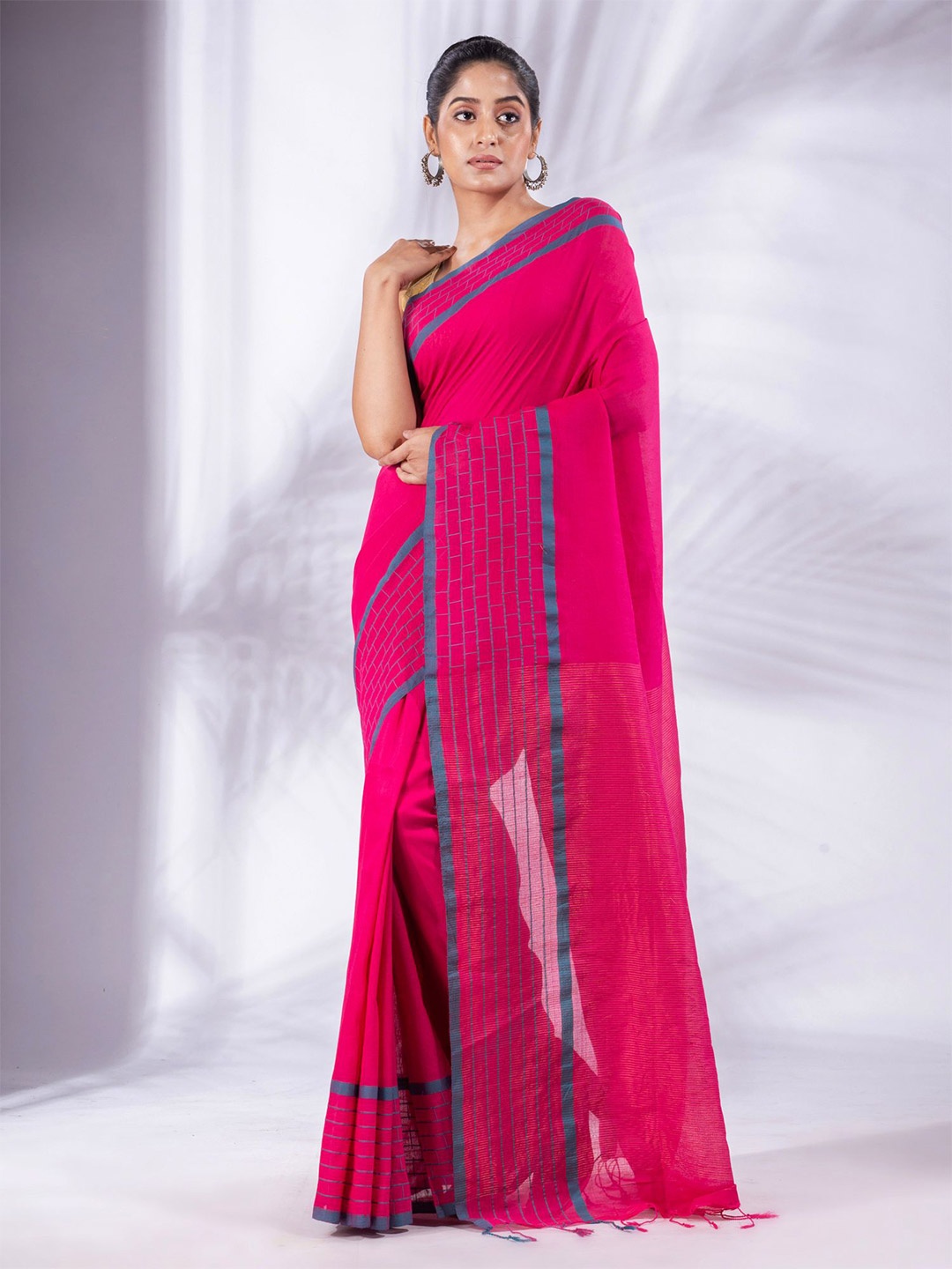 

Charukriti Fuchsia & Grey Pure Cotton Saree