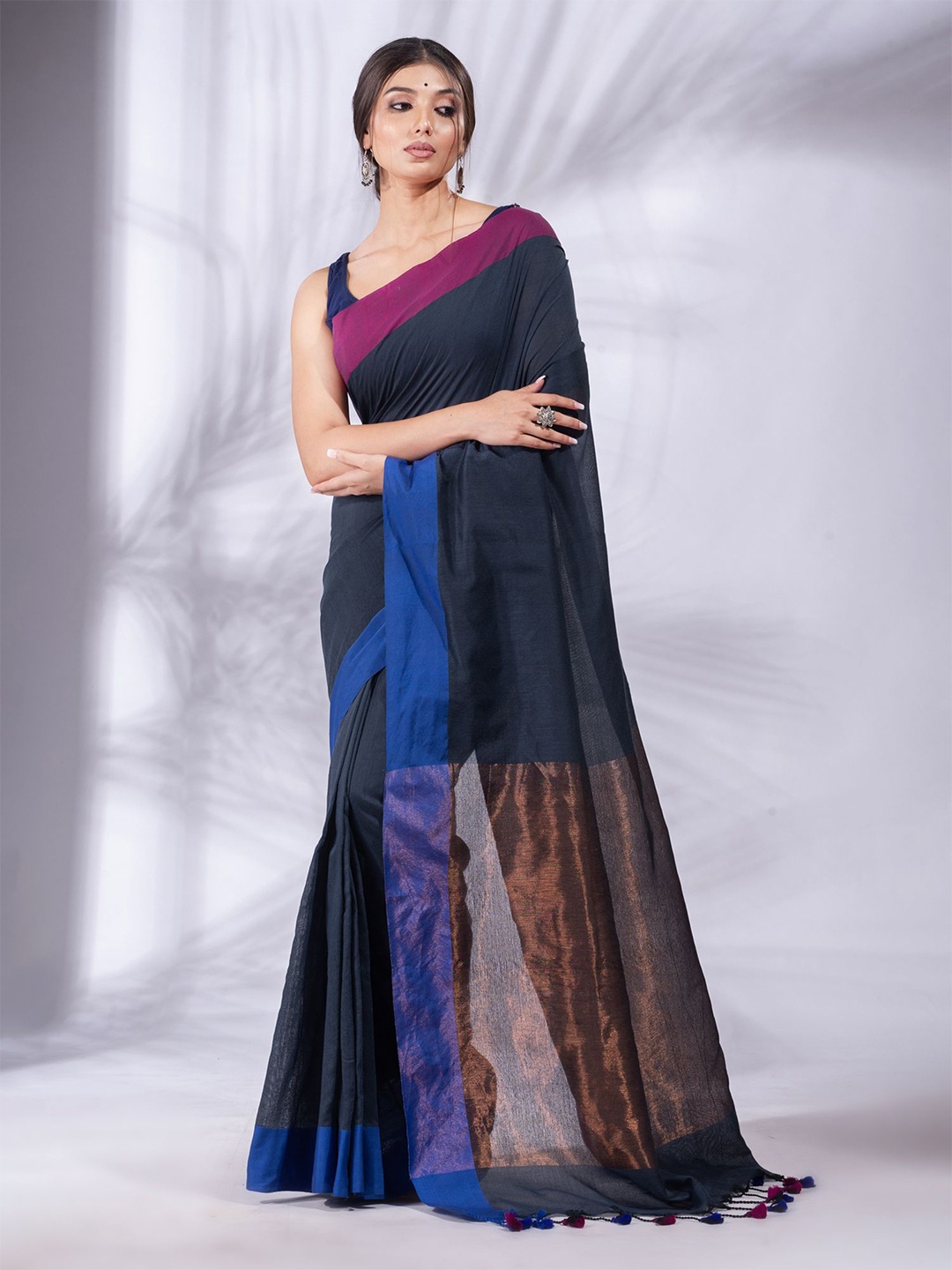 

Charukriti Women Grey & Blue Pure Cotton Saree