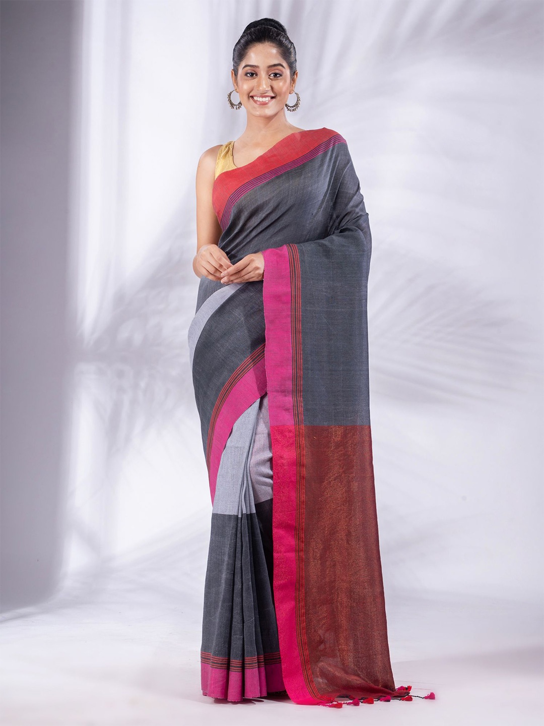 

Charukriti Grey & Pink Color blocked Pure Cotton Saree