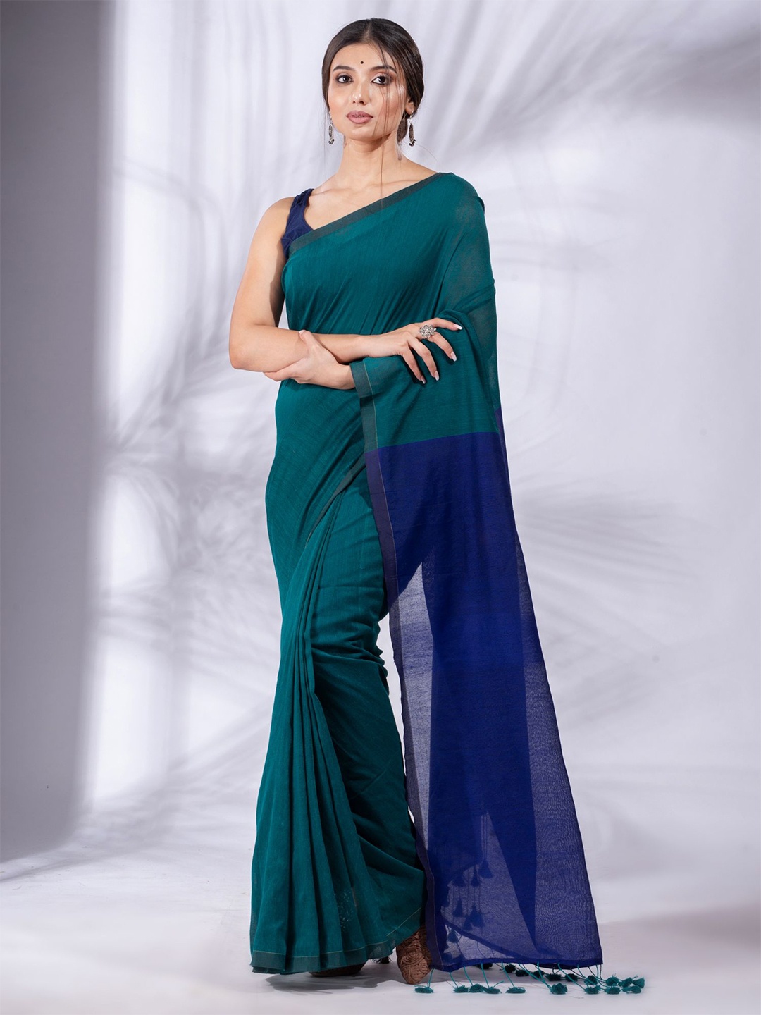 

Charukriti Teal & Navy Blue Pure Cotton Saree