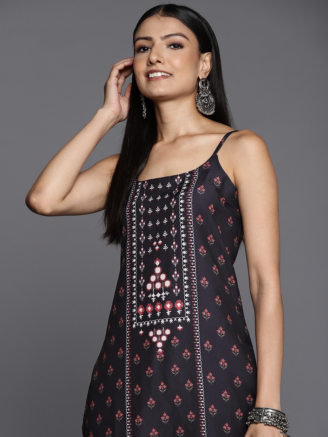 

Varanga Women Black & Rust Ethnic Motifs Printed Floral Kurta