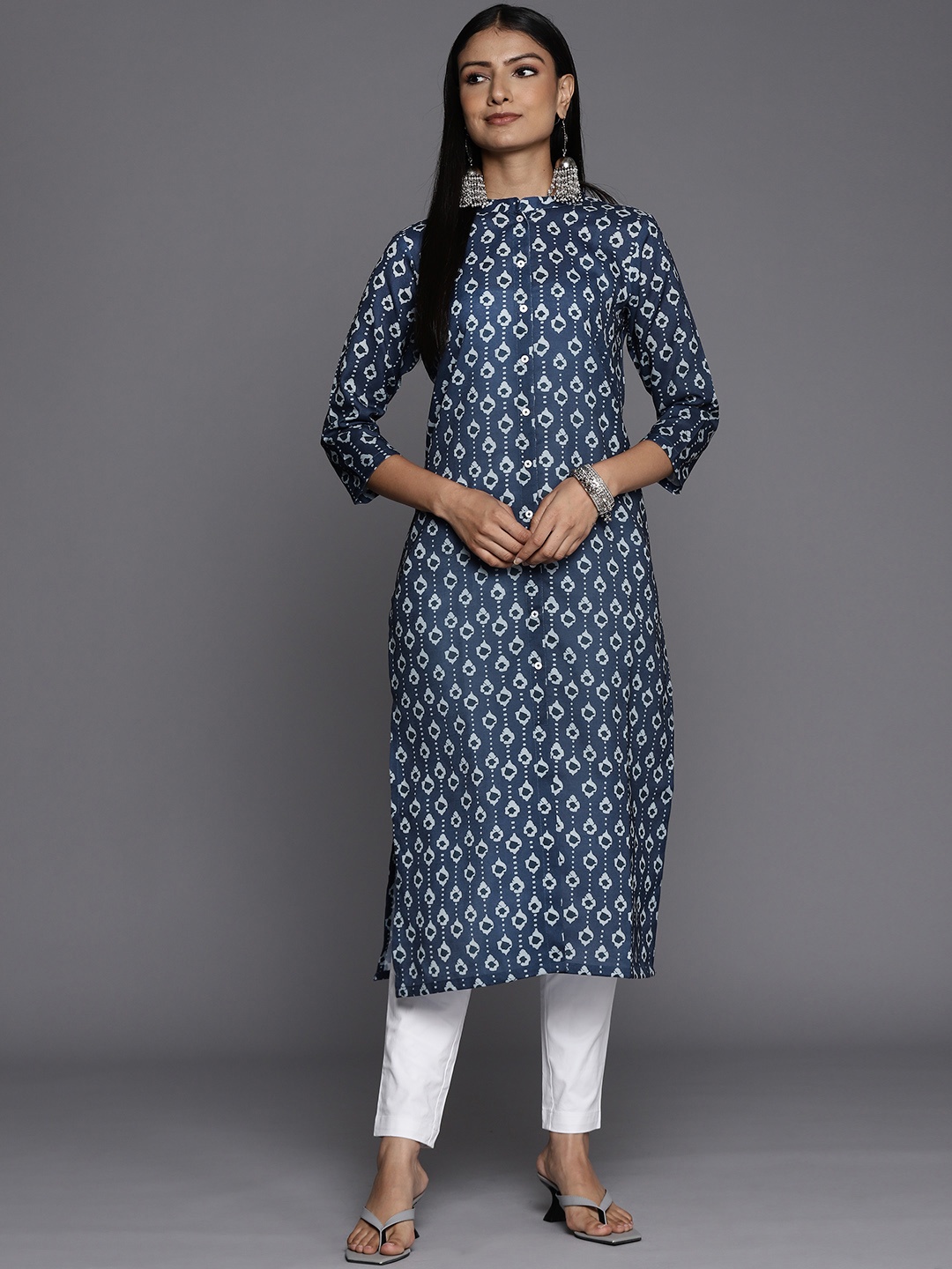 

Varanga Women Navy Blue Ethnic Motifs Printed Kurta