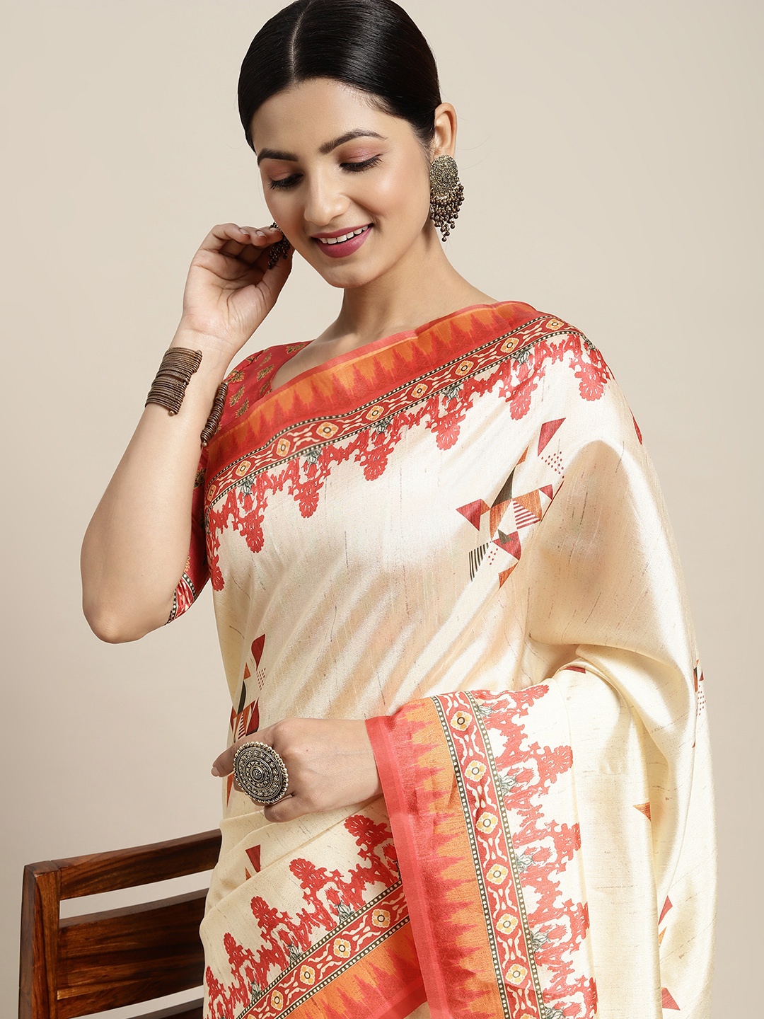 

Saree mall Off White & Peach-Coloured Geometric Printed Silk Blend Sambalpuri Sarees