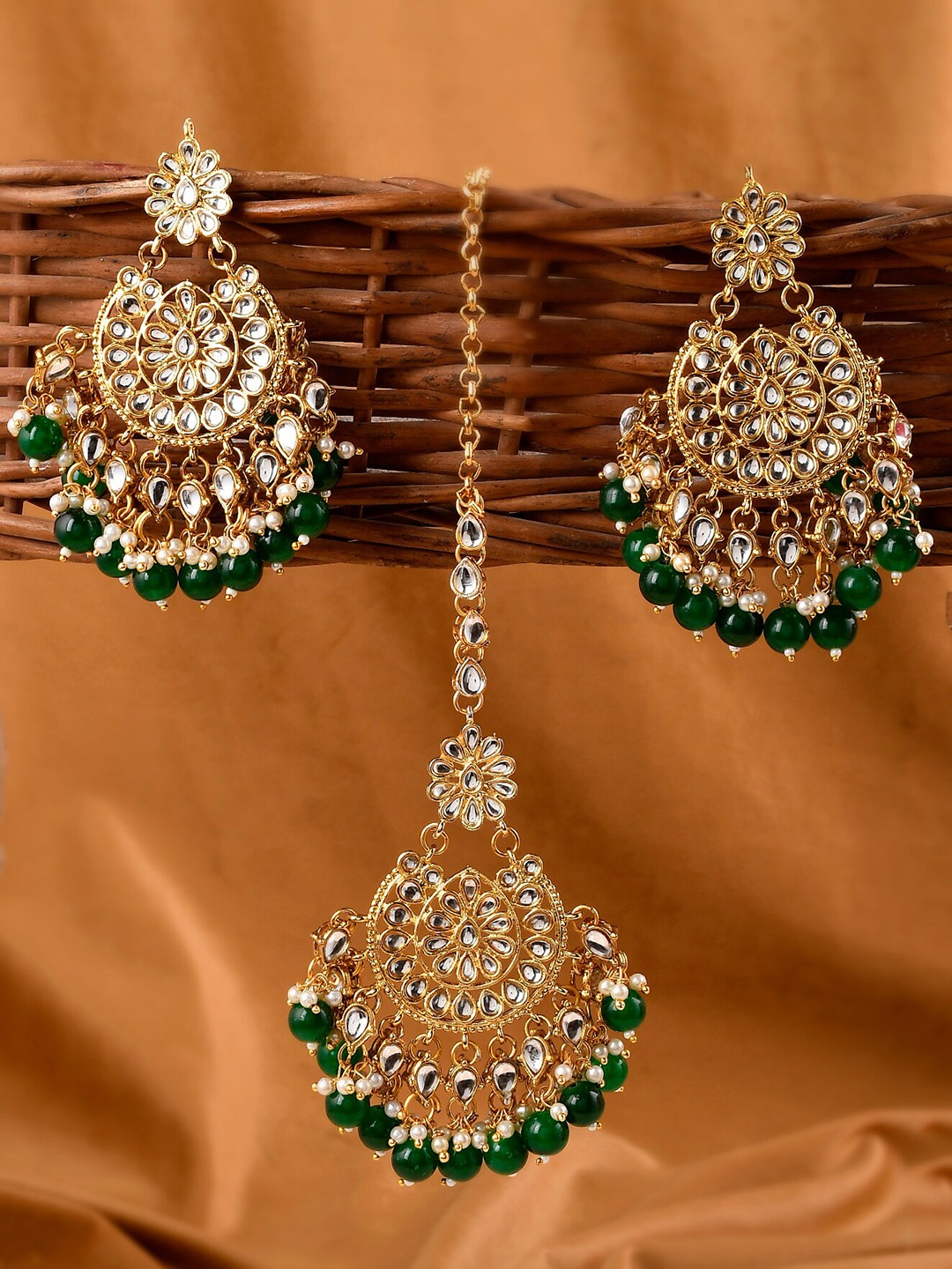 

Shoshaa Gold-Plated Green & White Kundan Studded & Beaded Jewellery Set