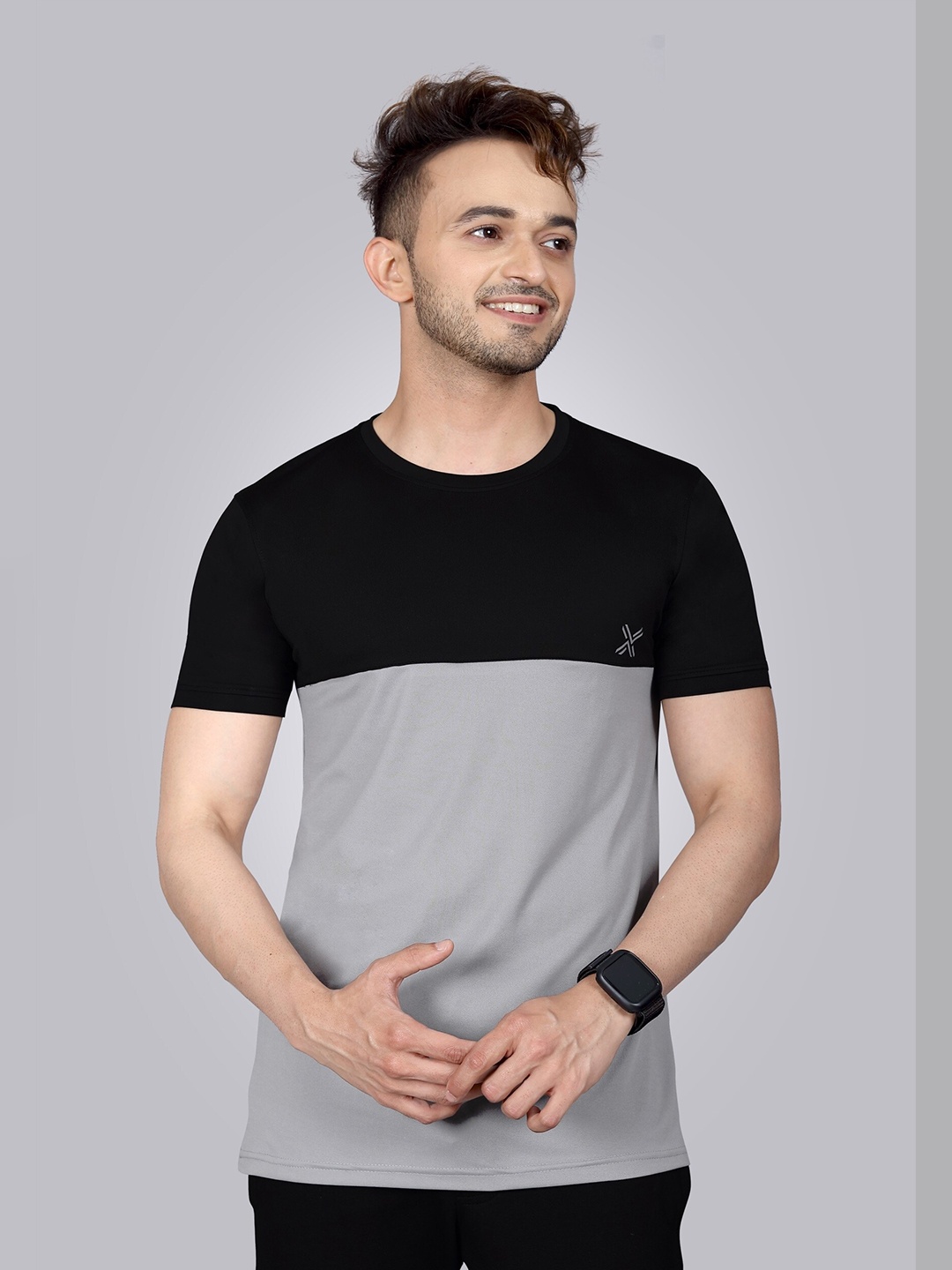 

Fashion FRICKS Men Black & Grey Colourblocked Monochrome T-shirt