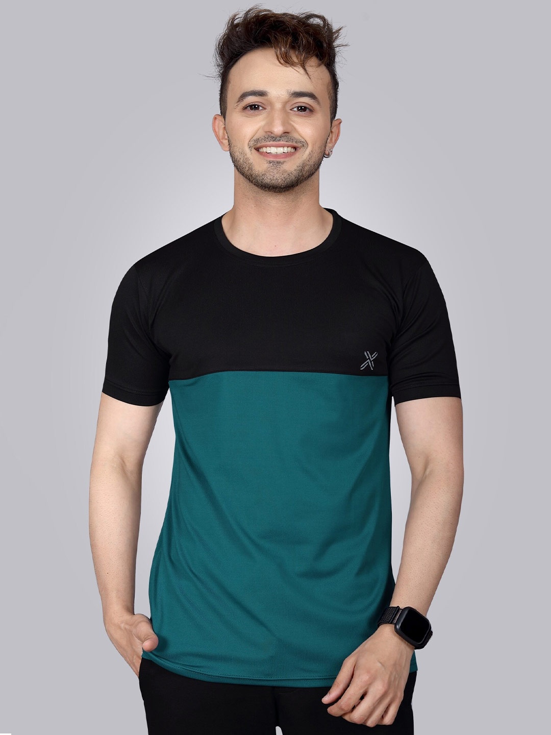 

Fashion FRICKS Men Green & Black Colourblocked T-shirt
