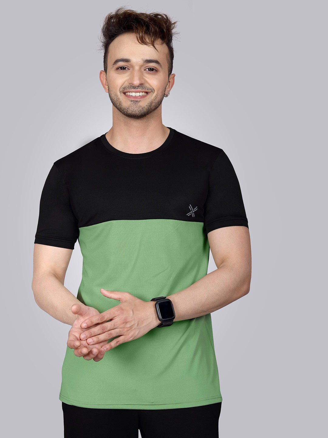 

Fashion FRICKS Men Black & Green Colourblocked T-shirt