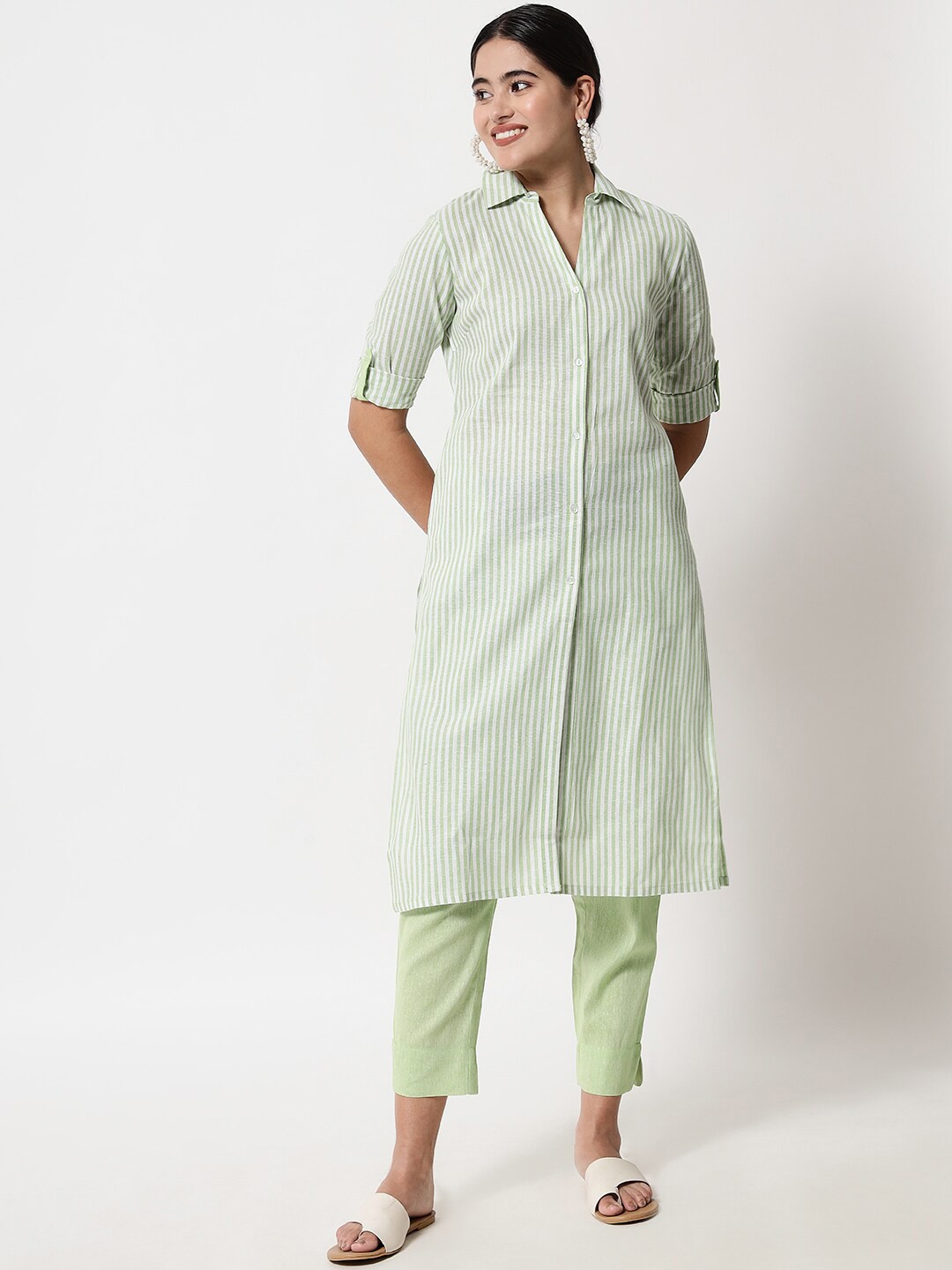 

Yaadleen Women Green Striped Pure Cotton Kurta with Trousers