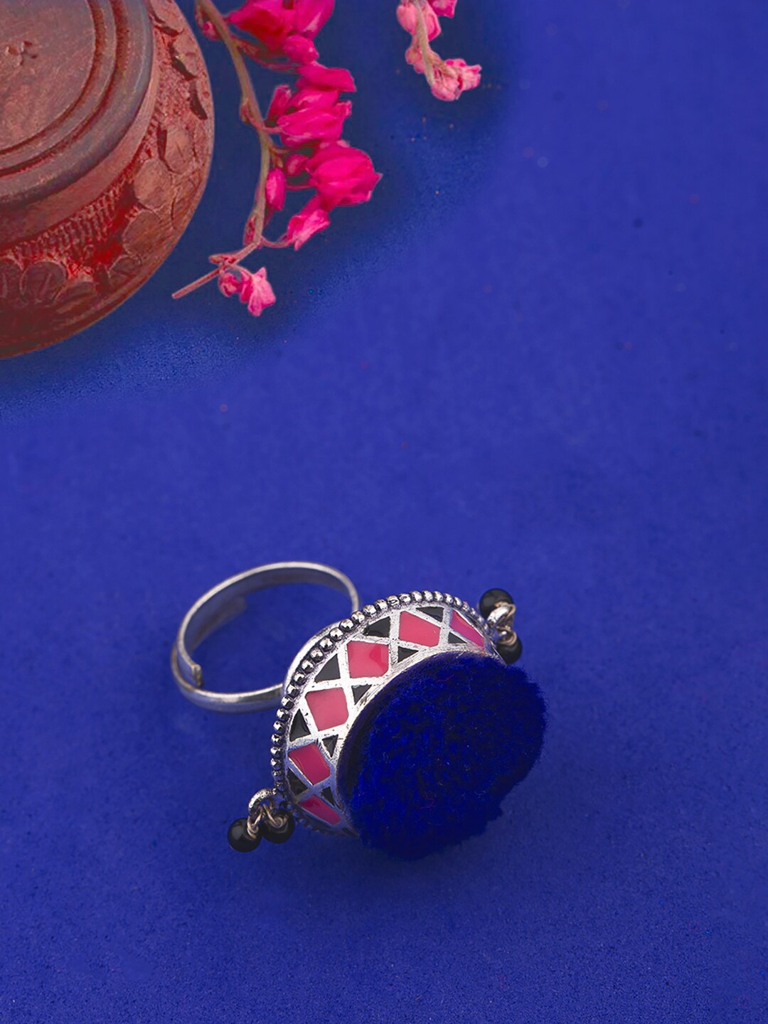

Voylla Women Silver-Plated Blue Enamelled Statement Finger Ring