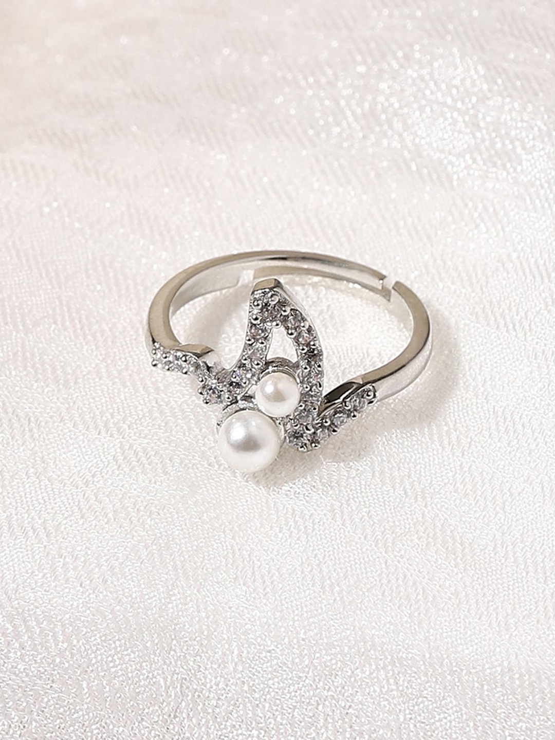 

Voylla Silver-platted Brass Finger Ring