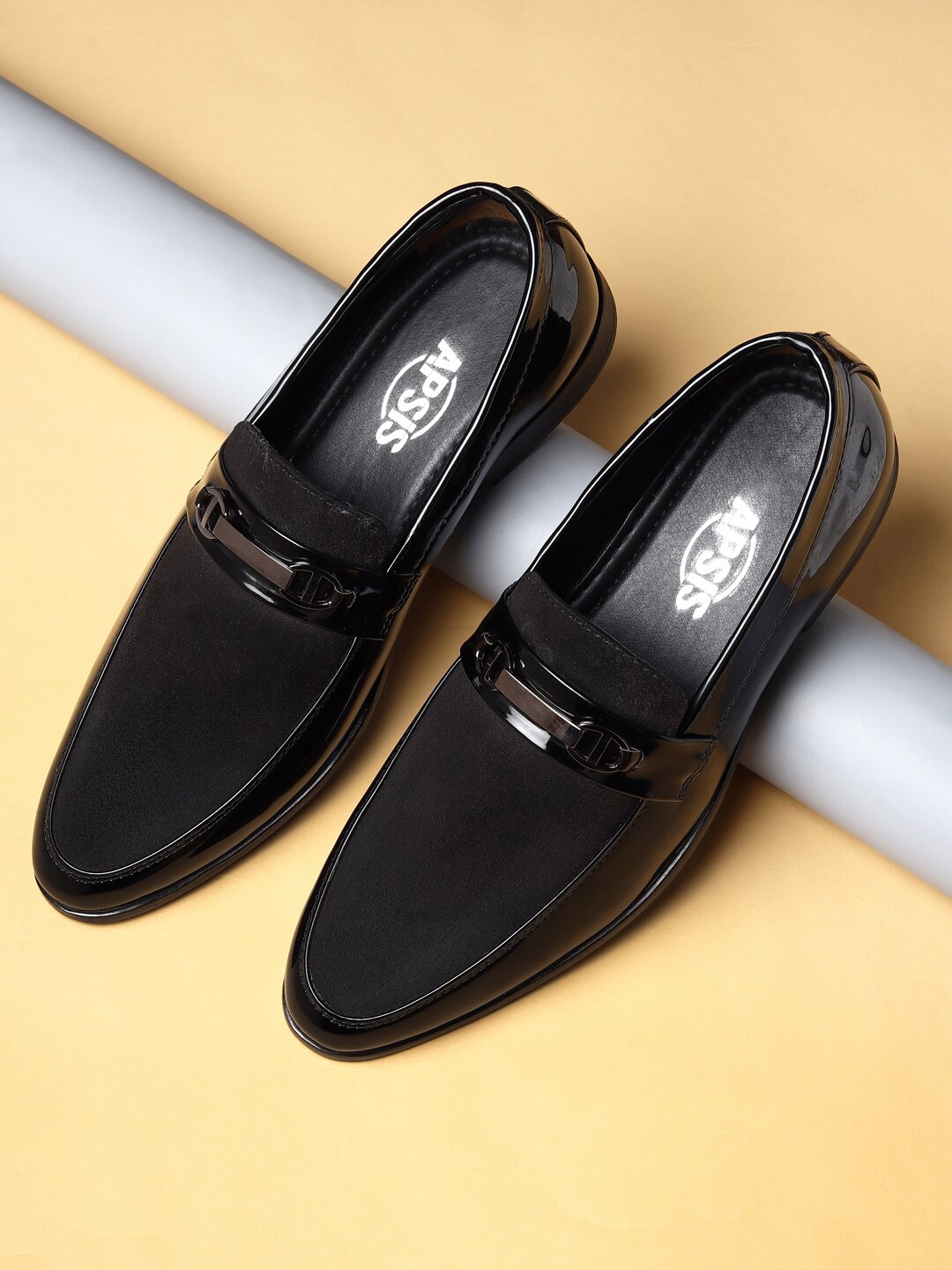 

Apsis Men Black Loafers