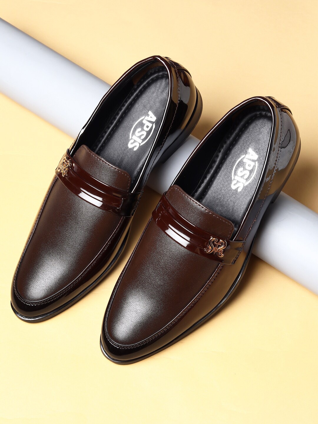 

Apsis Men Brown Solid Loafers