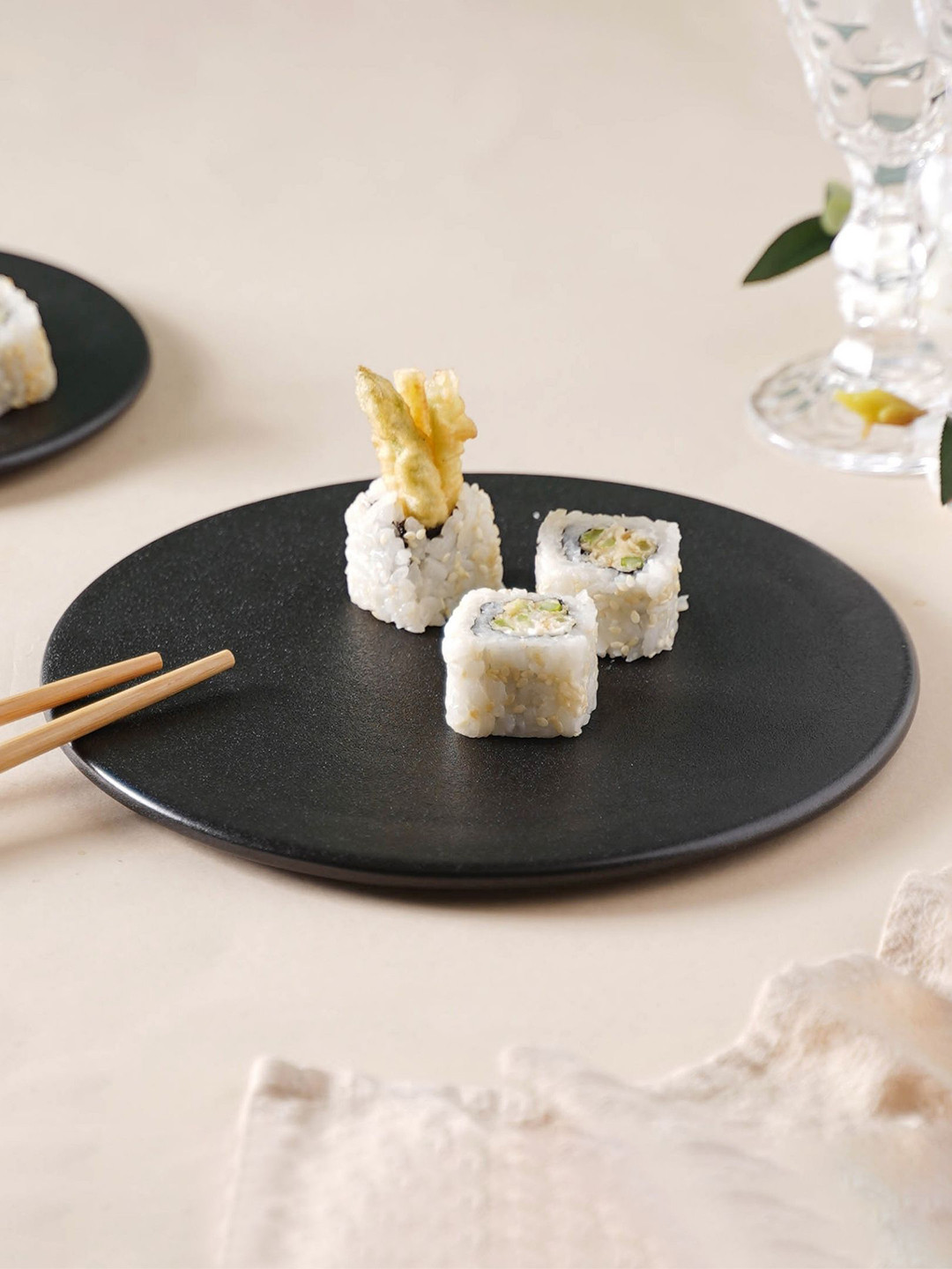 

Nestasia Unisex Black Solid Round Serving Platter