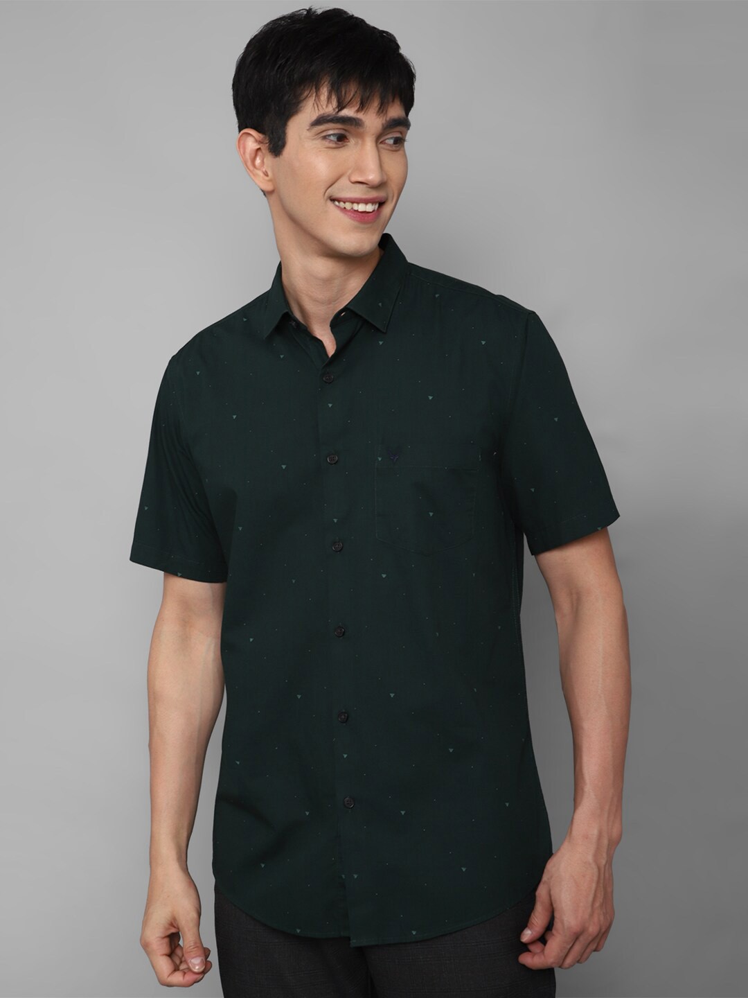

Allen Solly Men Green Cotton Slim Fit Printed Casual Shirt