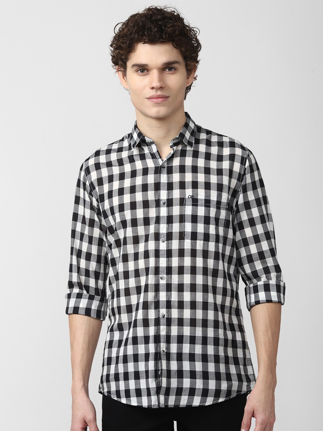 

Peter England Casuals Men Black Slim Fit Gingham Checks Checked Casual Shirt