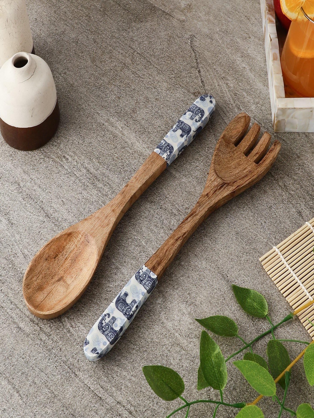 

The Decor Mart Brown & White Printed Wooden Cutlery