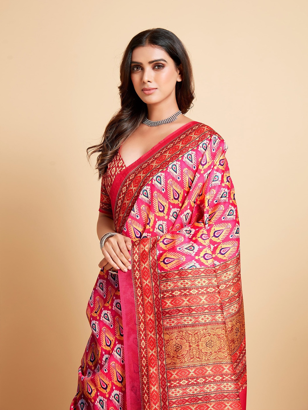

Sangria Magenta & White Ethnic Motifs Silk Cotton Saree