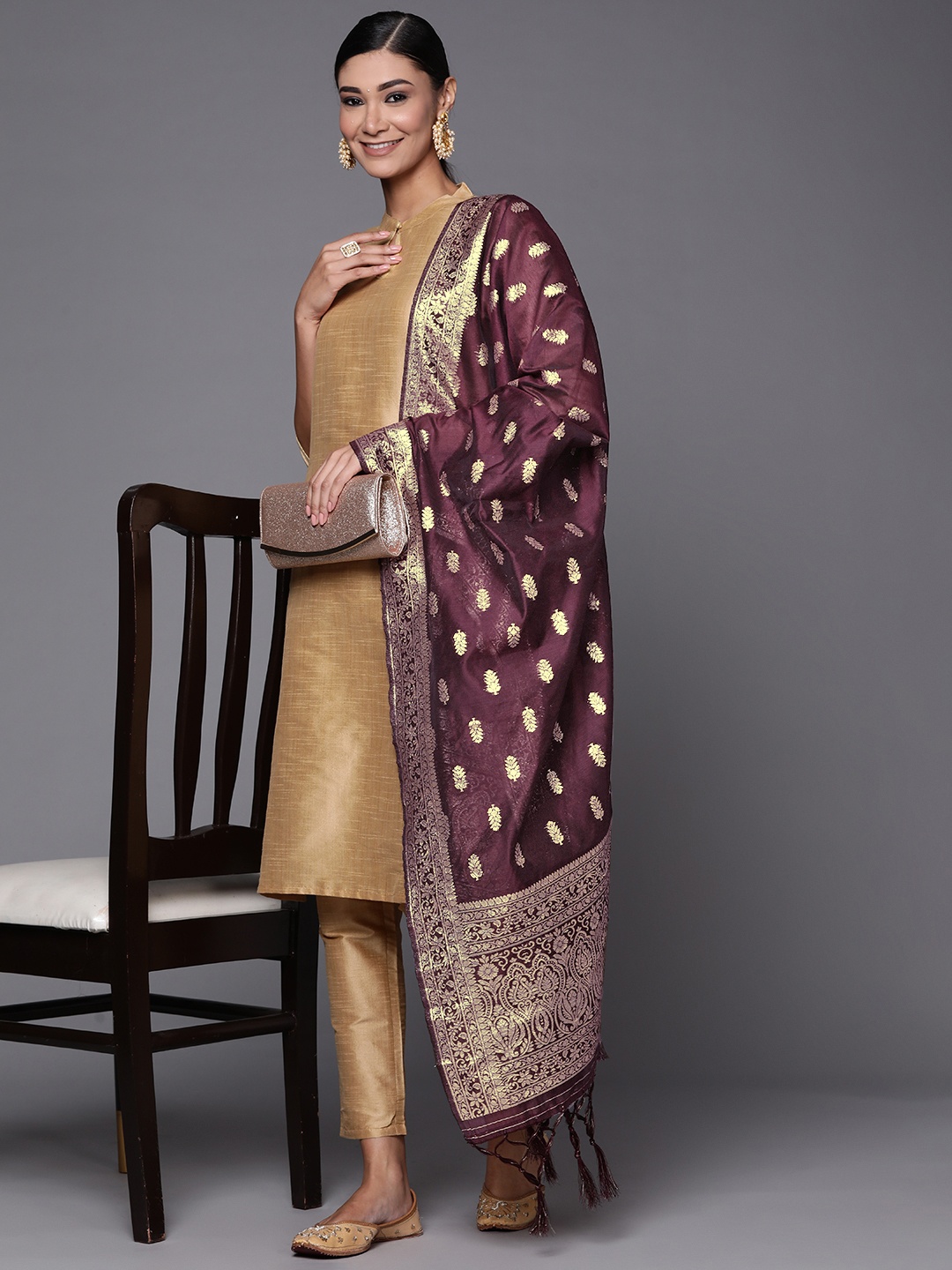 

Inddus Maroon & Golden Ethnic Motifs Woven Design Dupatta with Zari