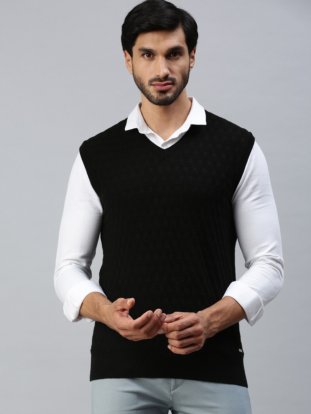 

98 Degree North Men Black Checked Sweater Vest