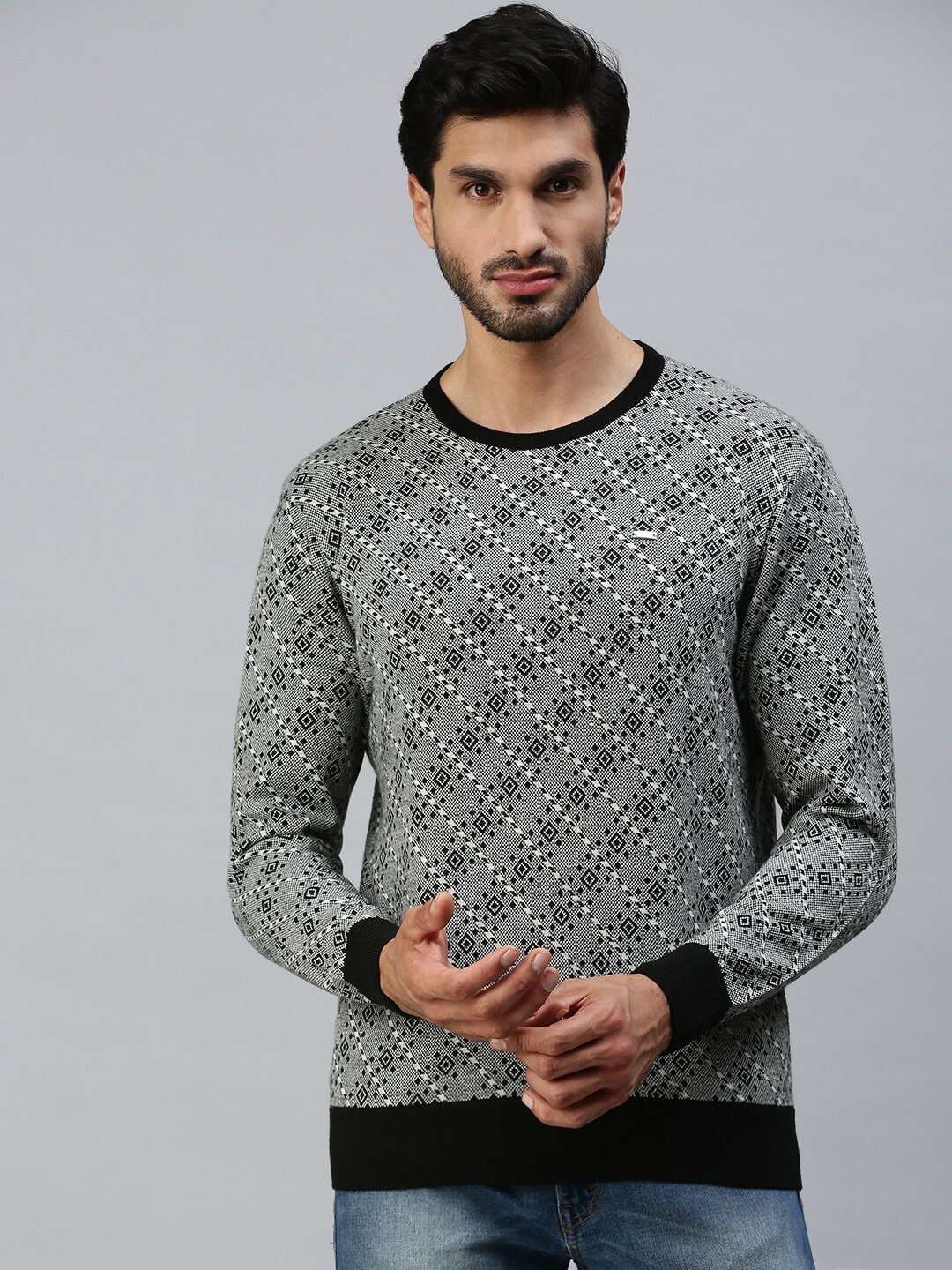 

98 Degree North Men Black & Off White Pullover
