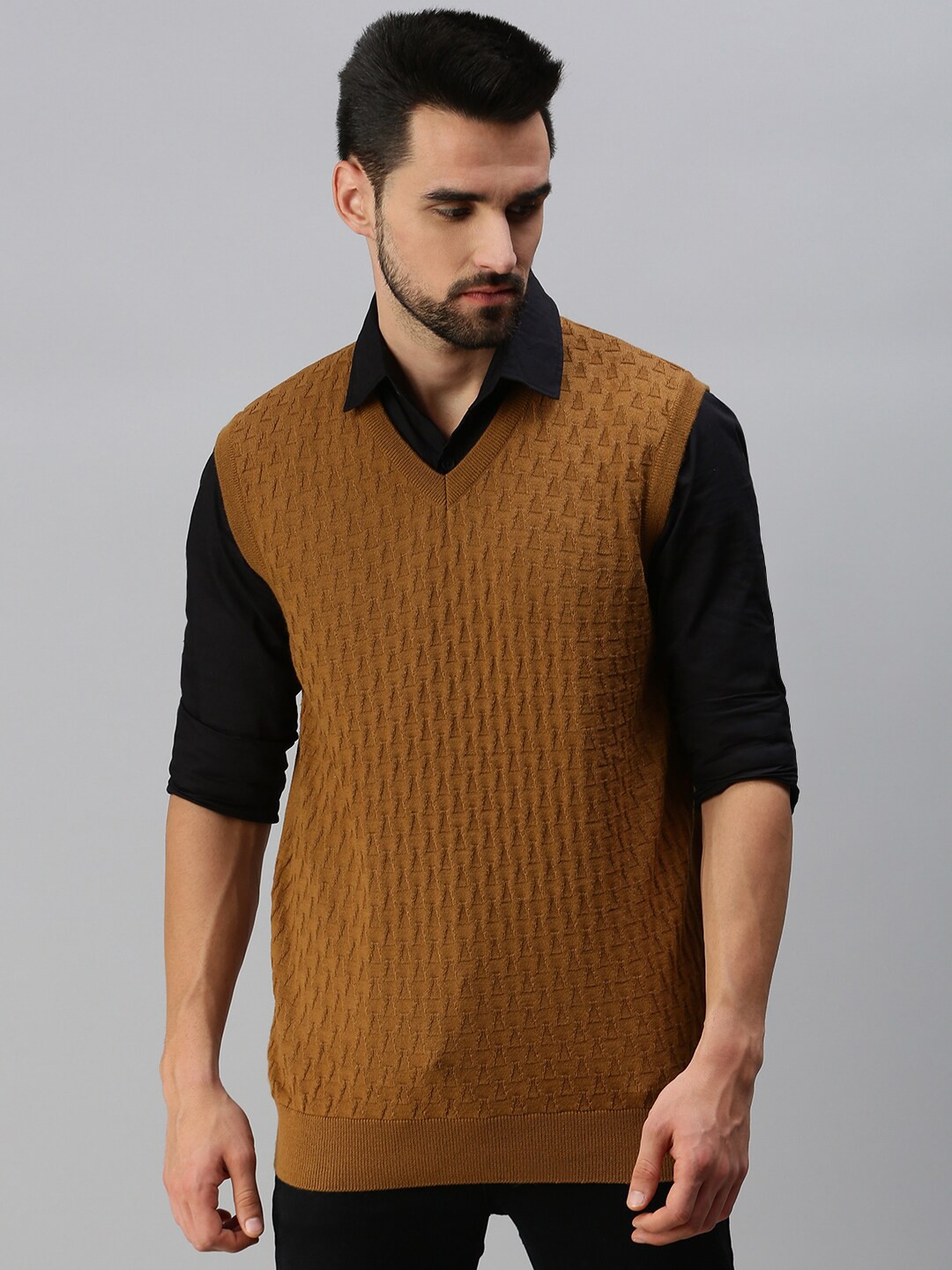 

98 Degree North Men Beige Sweater Vest