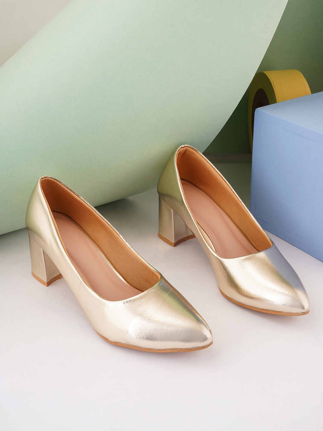 

SAPATOS Gold-Toned Textured Block Pumps