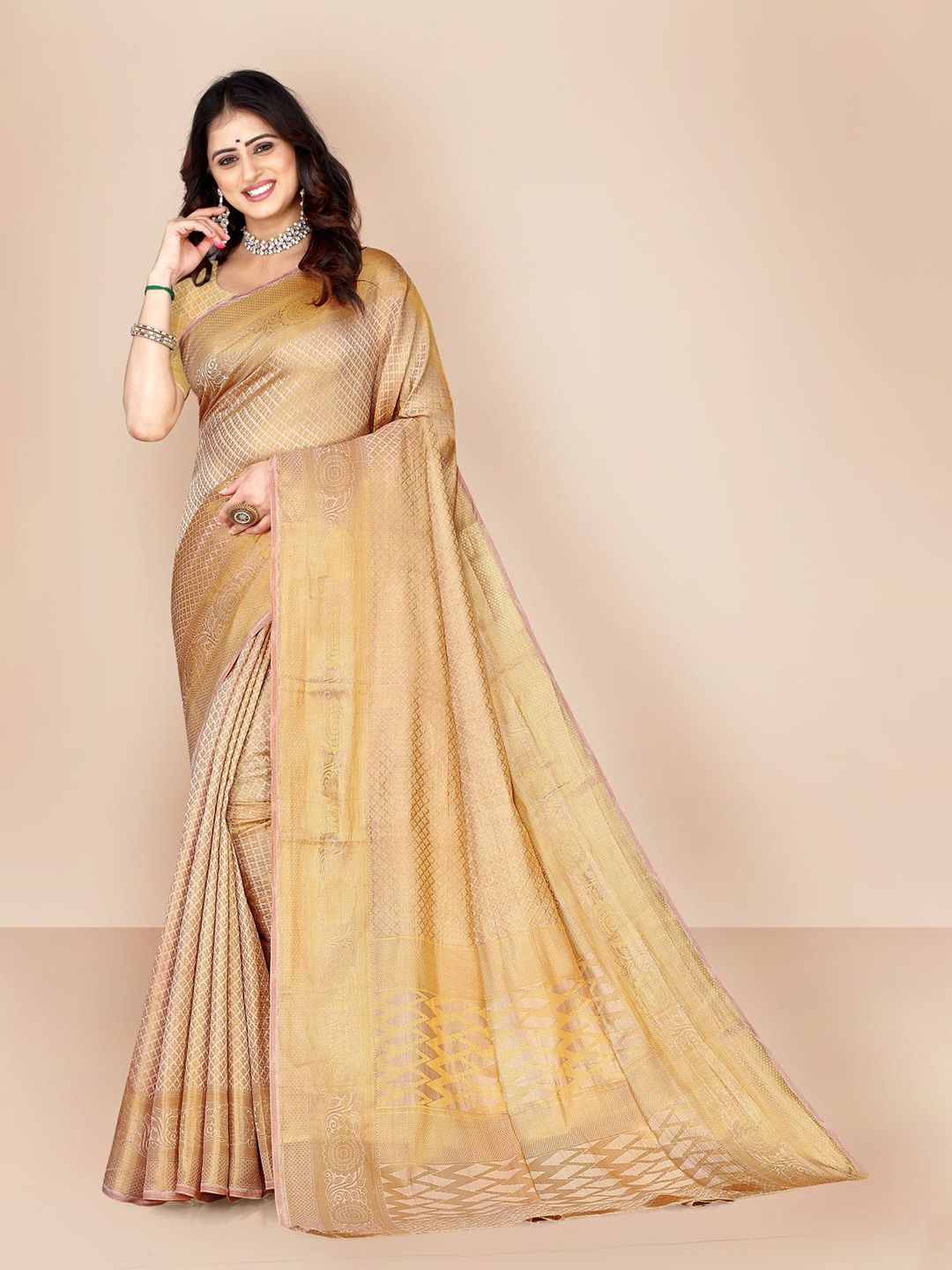 

VAIRAGEE Cream-Coloured & Gold-Toned Woven Design Zari Pure Silk Kanjeevaram Saree