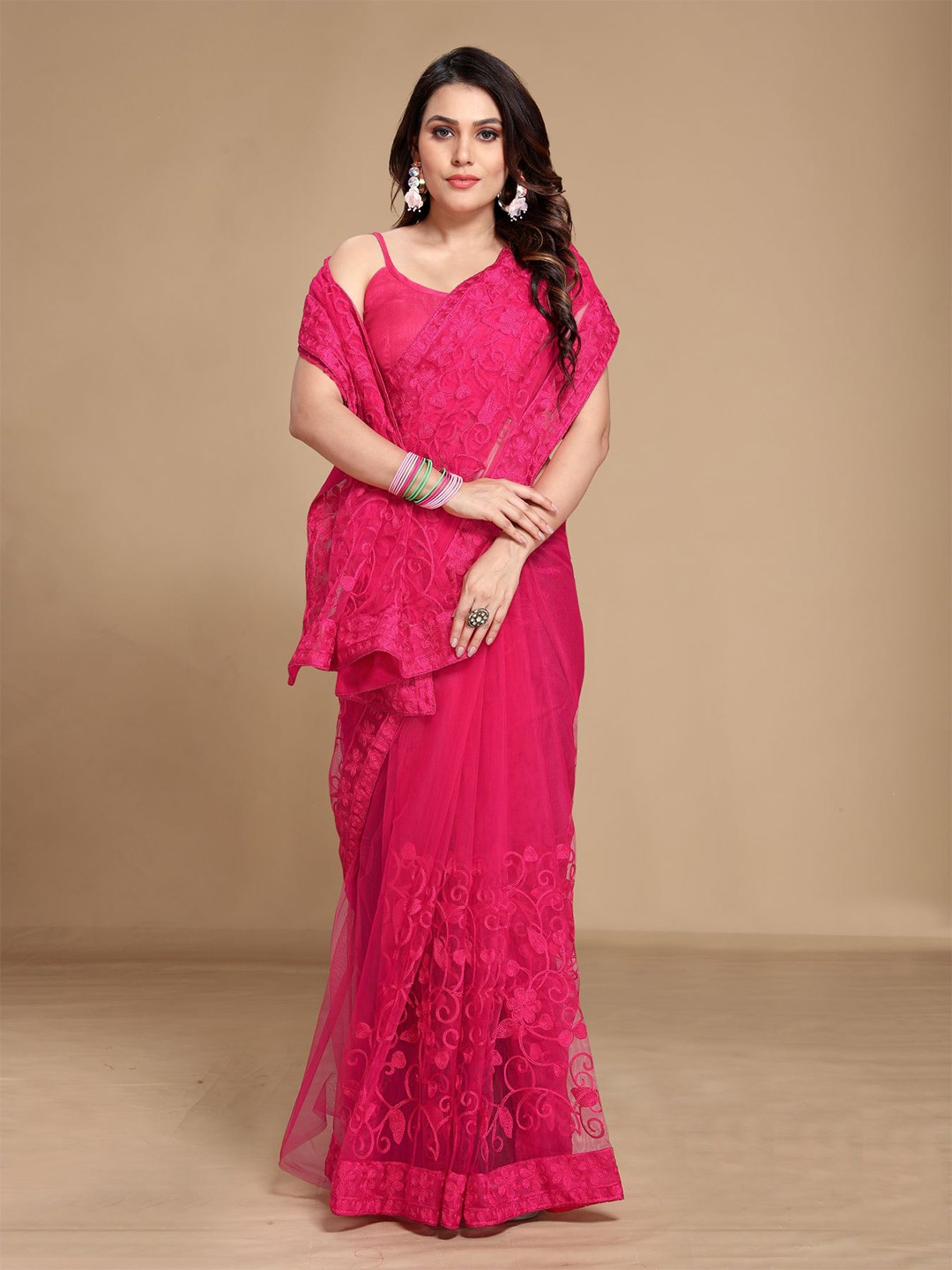 

VAIRAGEE Pink Floral Embroidered Net Saree