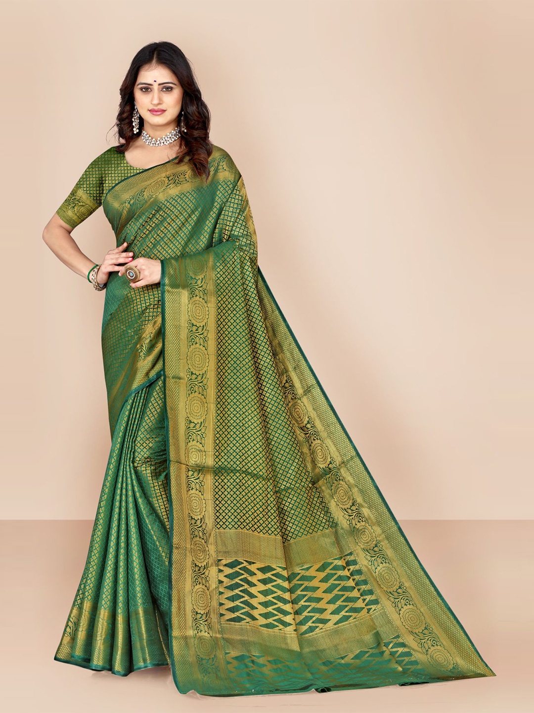 

VAIRAGEE Green Woven Design Pure Silk Kanjeevaram Saree