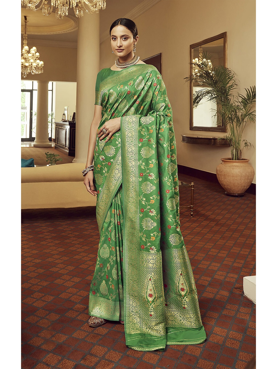 

elora Green & Gold-Toned Woven Design Zari Silk Blend Banarasi Saree