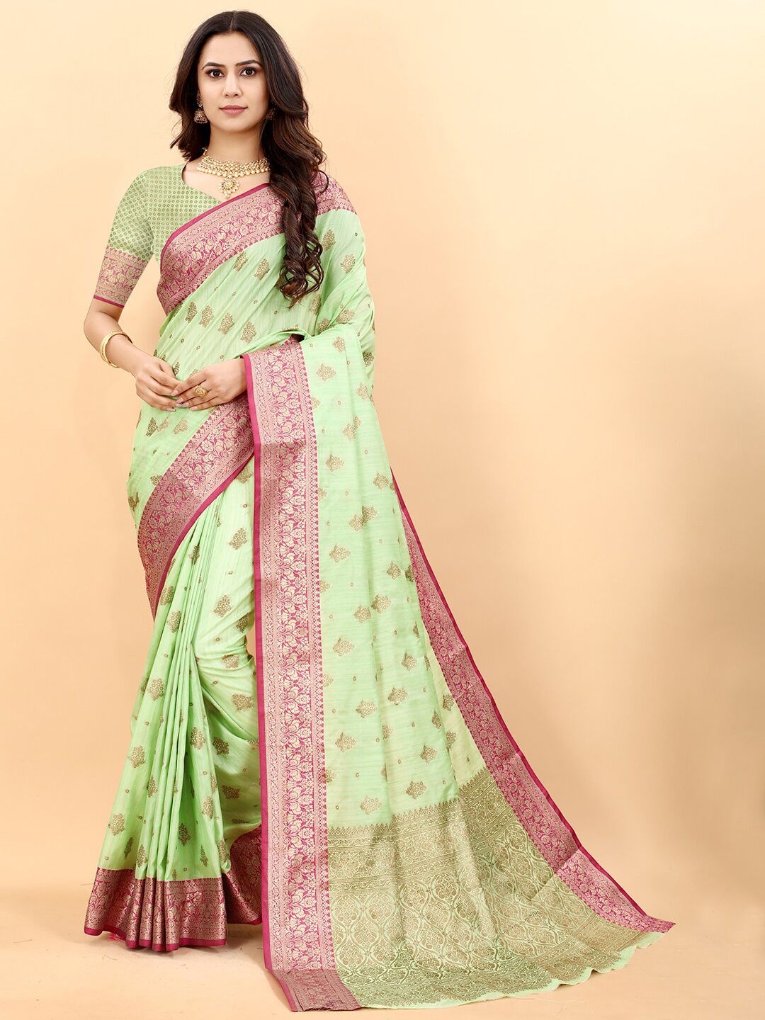 

MARGI DESIGNERS Green & Gold-Toned Woven Design Zari Art Silk Kanjeevaram Saree