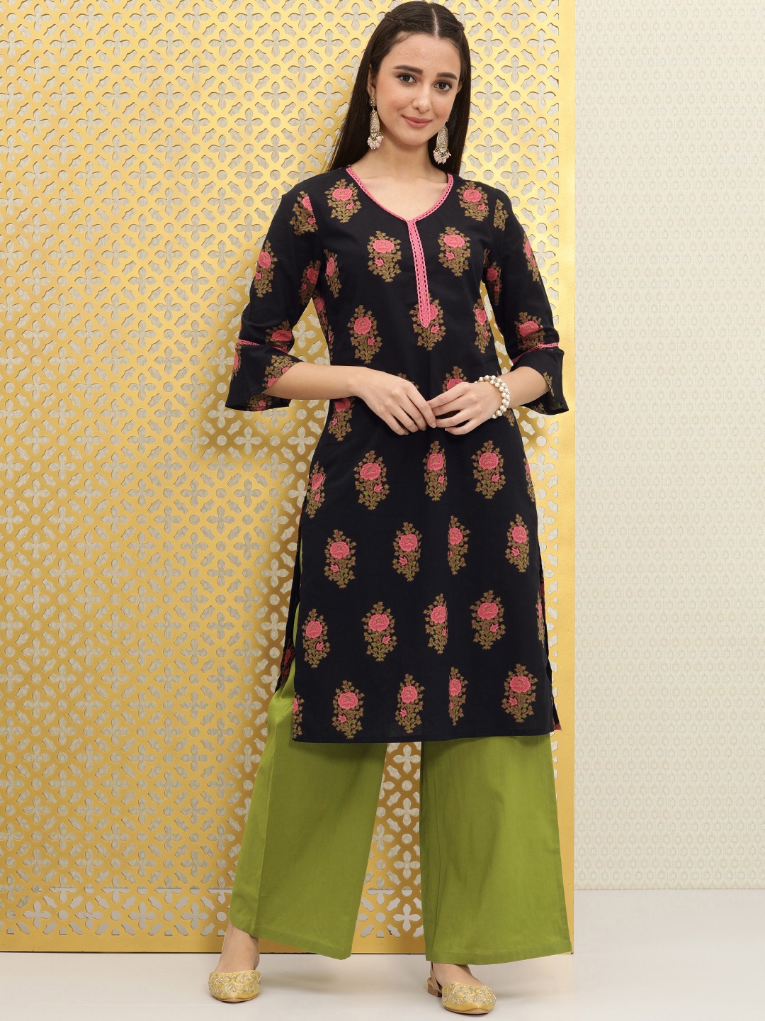 

Ode by House of Pataudi Women Black Printed Pure Cotton Kurta with Palazzos