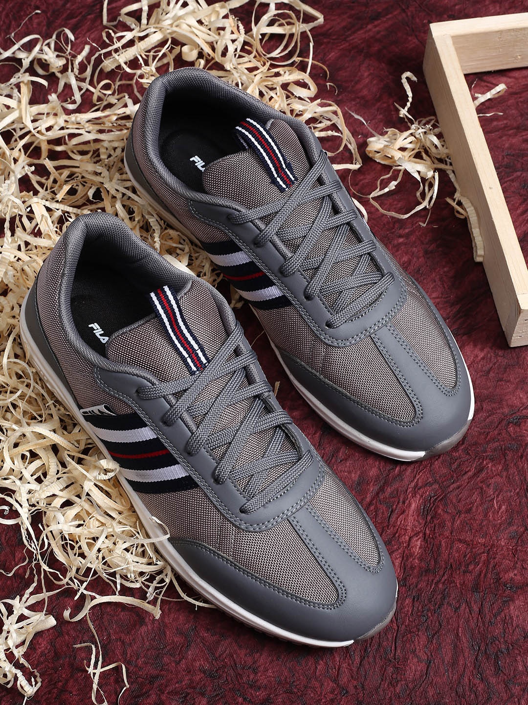 

FILA Men Grey Striped PU KYLUS Sneakers