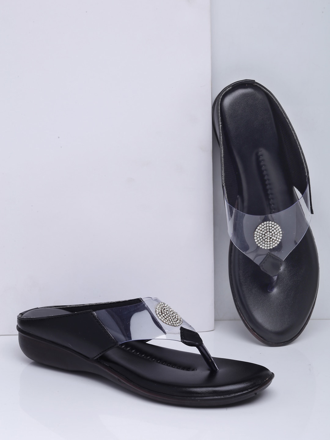 

AROOM Women Black Flats