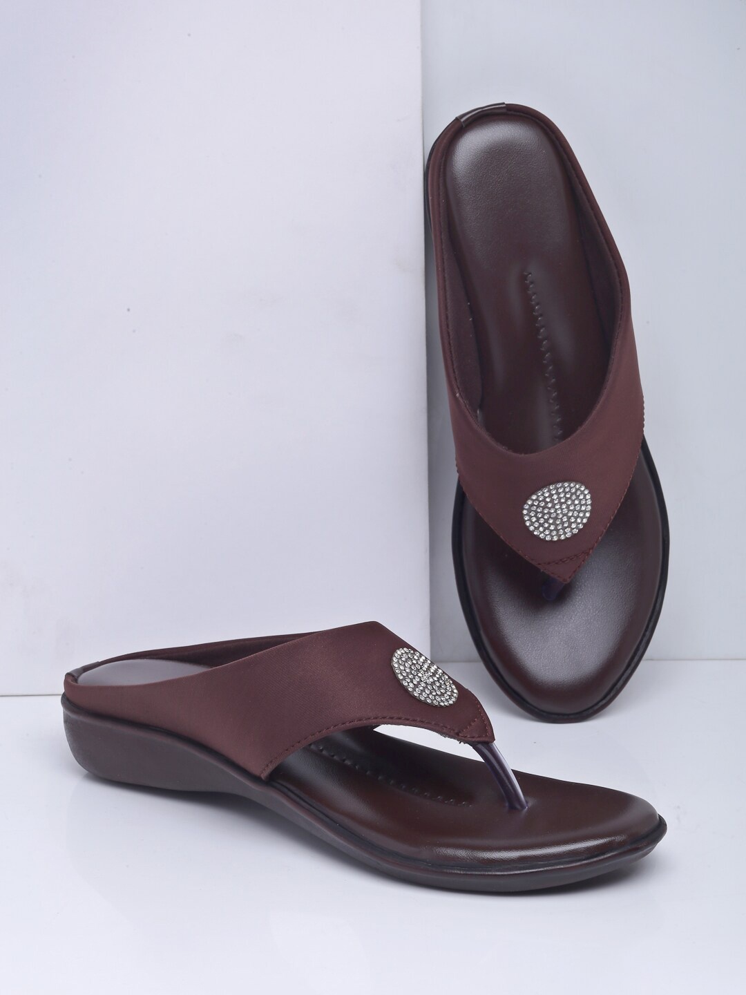 

AROOM Women Brown Flats