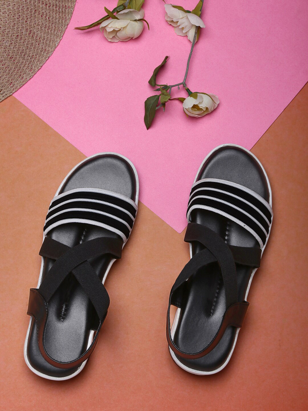 

AROOM Women Black Printed Tassels Flats