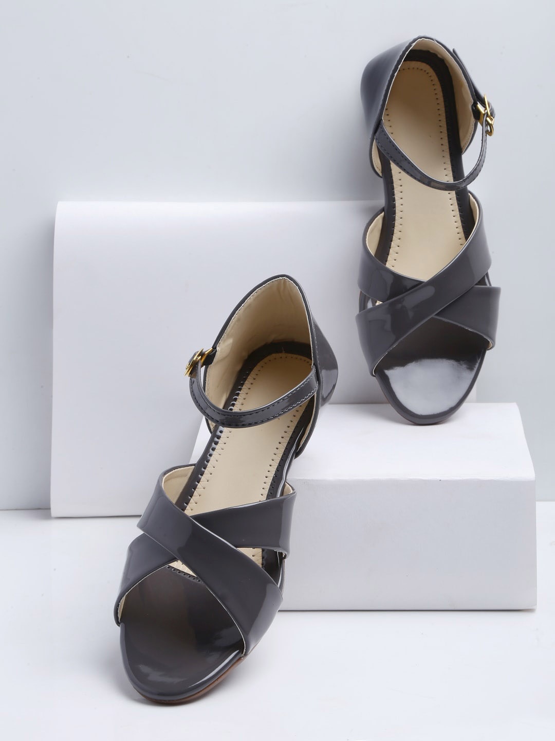 

AROOM Cross Strap Open Toe Wedges With Buckles, Grey