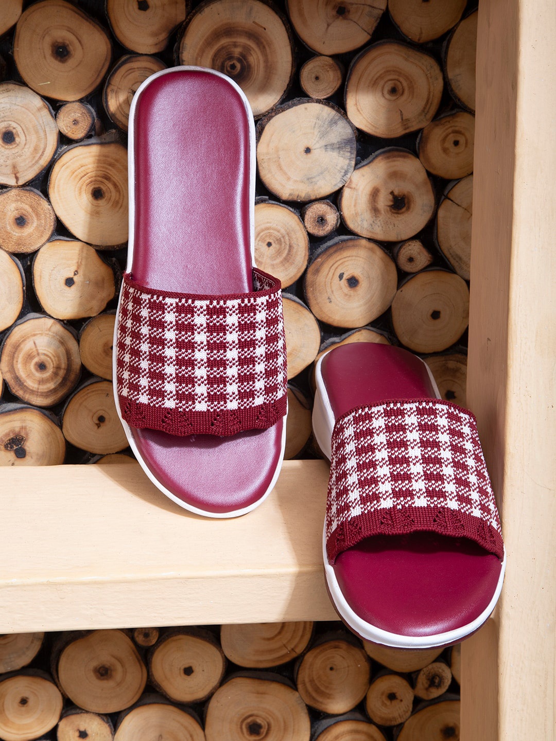 

AROOM Women Red Printed Flats