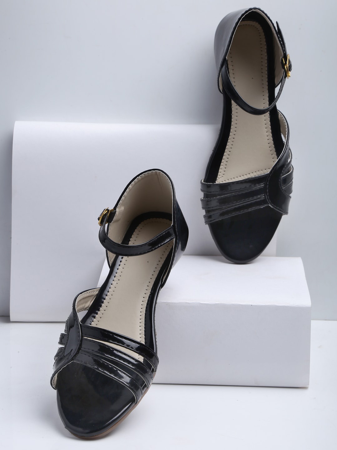 

AROOM Women Black Textured Flats