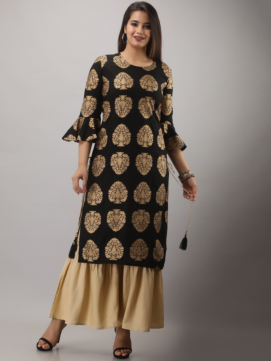 

MAUKA Women Black Ethnic Motifs Printed Regular Kurta with Sharara