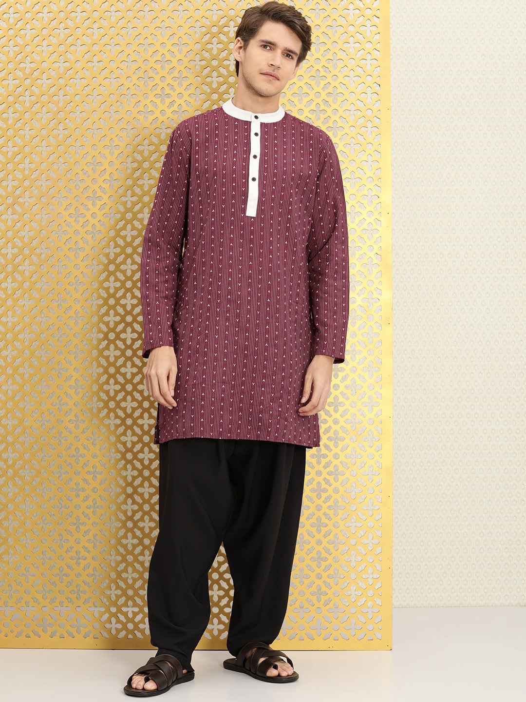 

Ode by House of Pataudi Men Burgundy & Black Ethnic Motifs Woven Design Kurta with Pyjamas