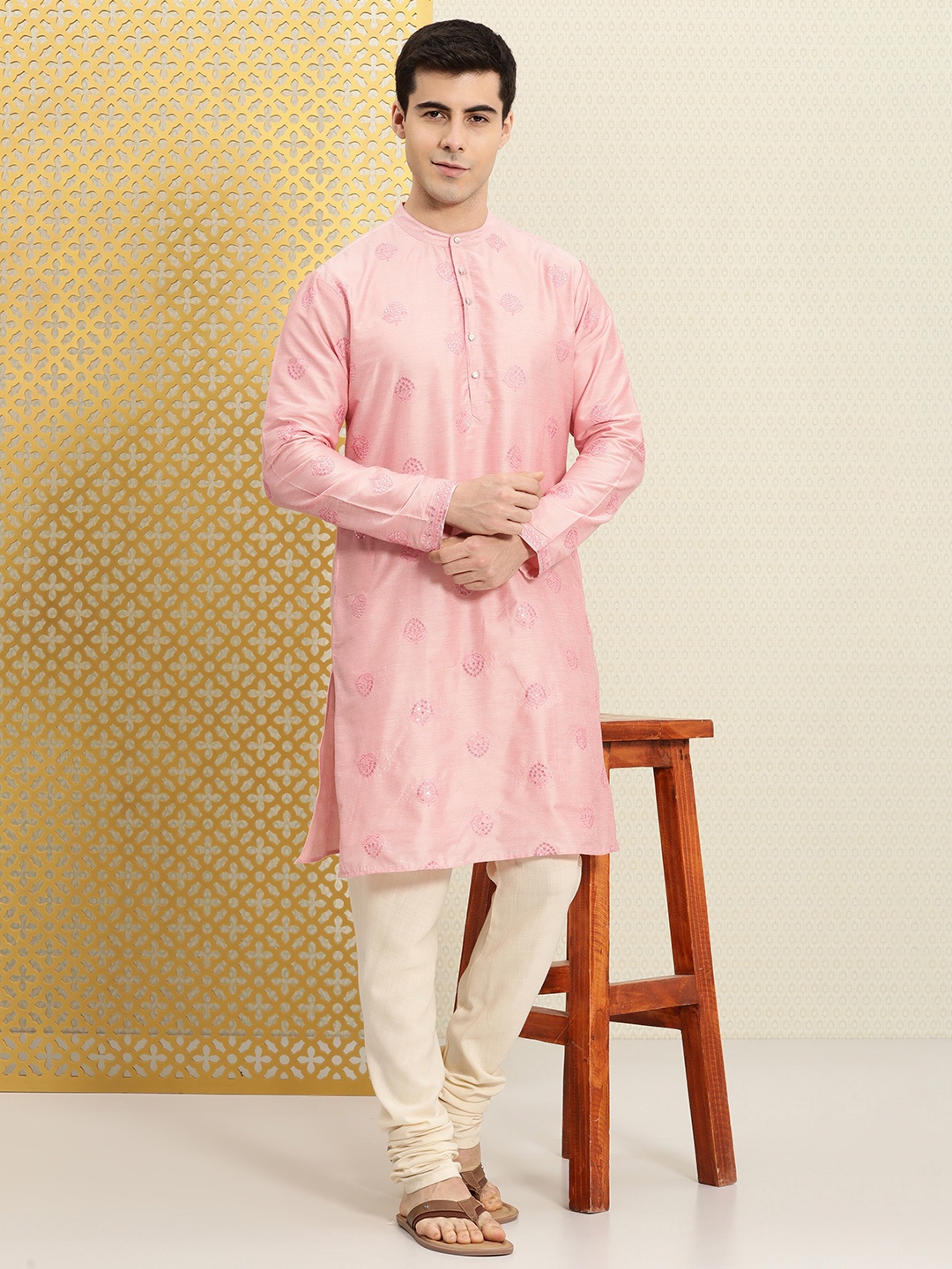 

House of Pataudi Men Floral Embroidered Pastels Jashn Kurta, Pink